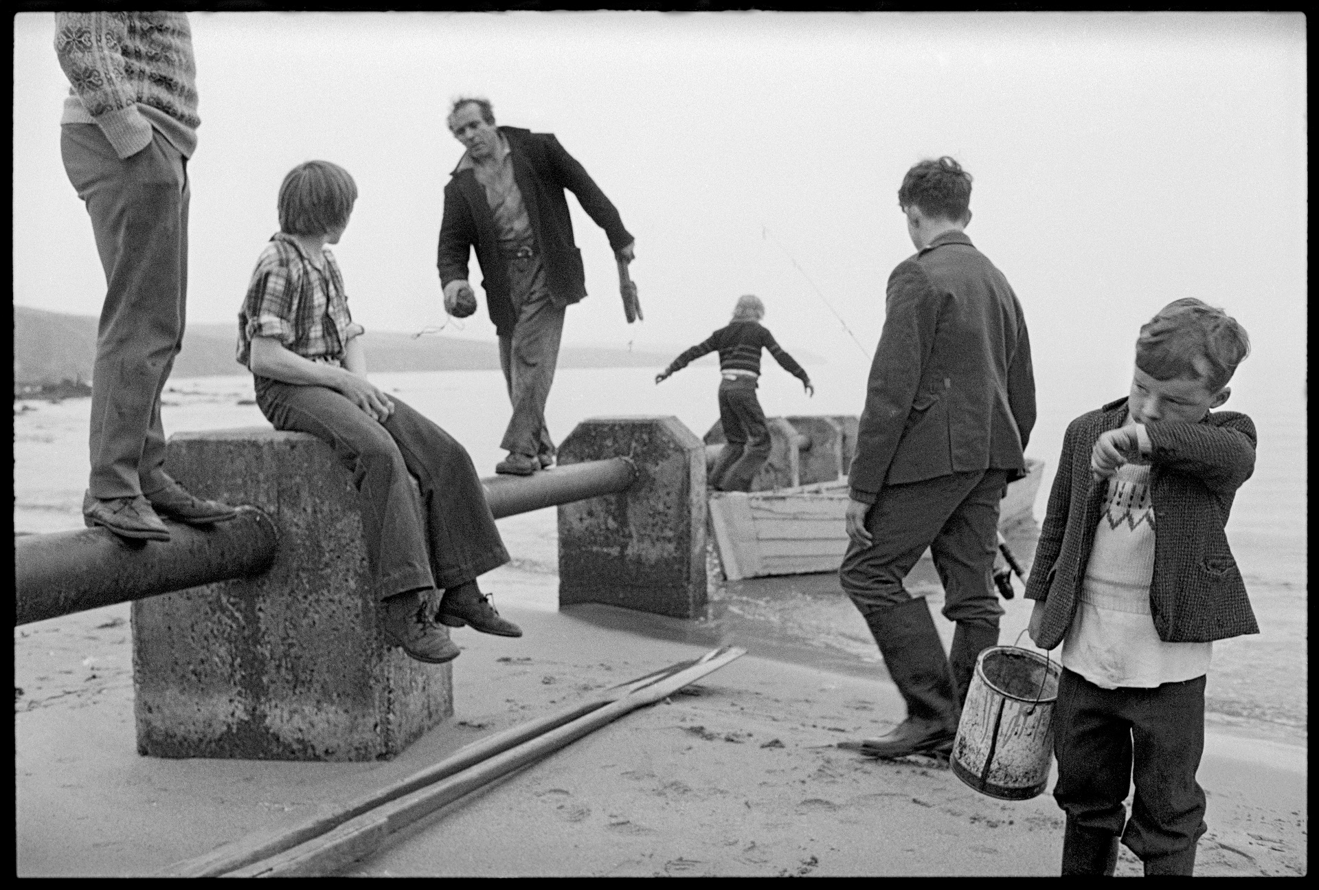 Image of Angling Party Come Ashore, Sandwick by Tom Kidd