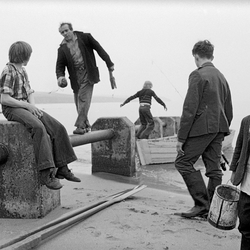 Image of Angling Party Come Ashore, Sandwick by Tom Kidd