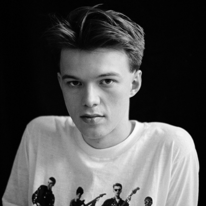 Image of Edwyn Collins (with OJ t-shirt) by Harry Papadopoulos