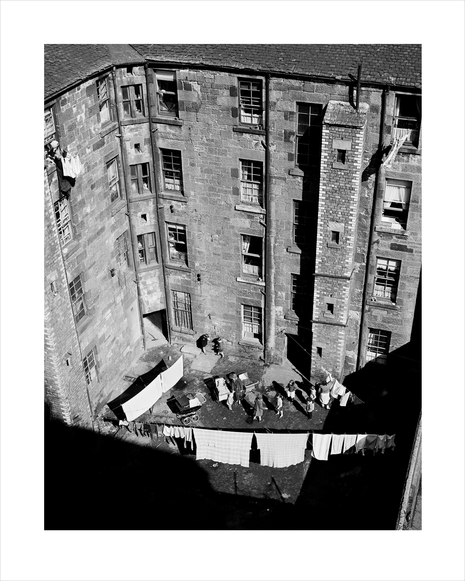 Image of Back Court, Gorbals (1963) by Oscar Marzaroli